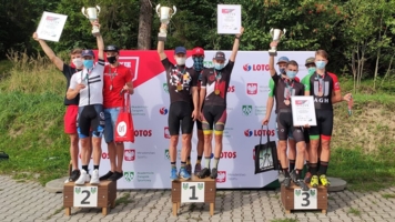 Zawodnicy na podium
